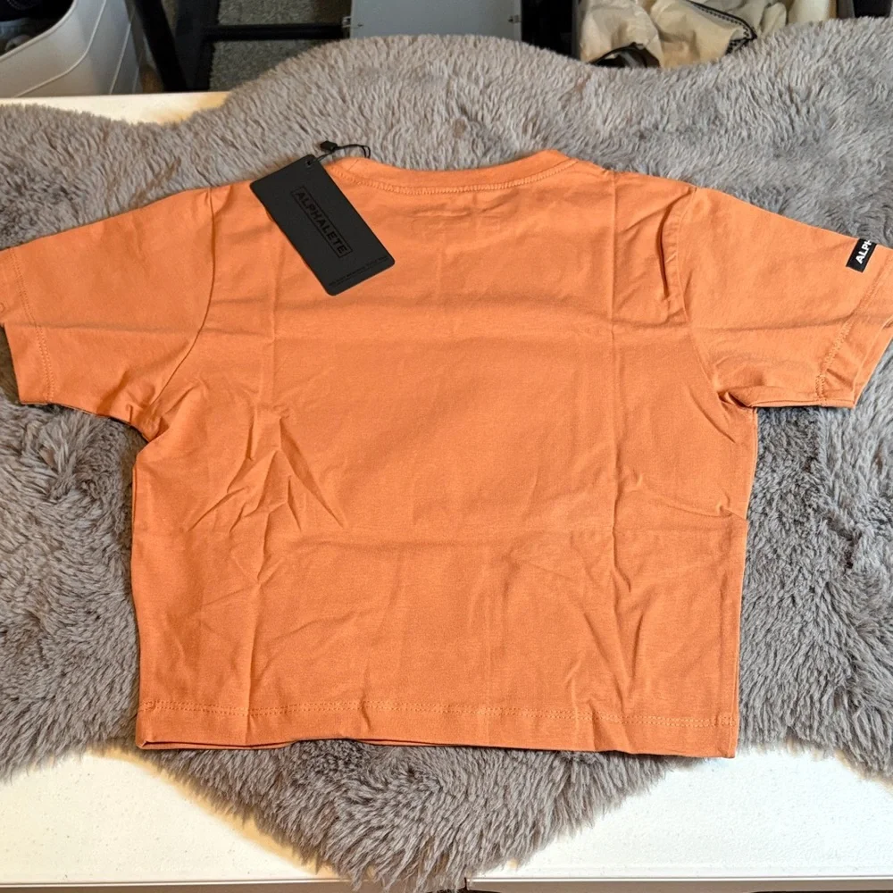 NWT Alphalete Women's Short Sleeve Crop Tee - Picture 2 of 5